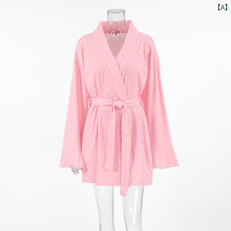 ・素材: ニット・主な素材: ポリエステル・生地厚さ: 中厚手・機能: 伸縮性、通気性、保温、涼感、快適・対象: 青年女性・カラー展開: ピンク・サイズ展開: S、M、L・素材混率: ポリエステル95%以上・スタイル: 欧米風・ネックライン: Vネック