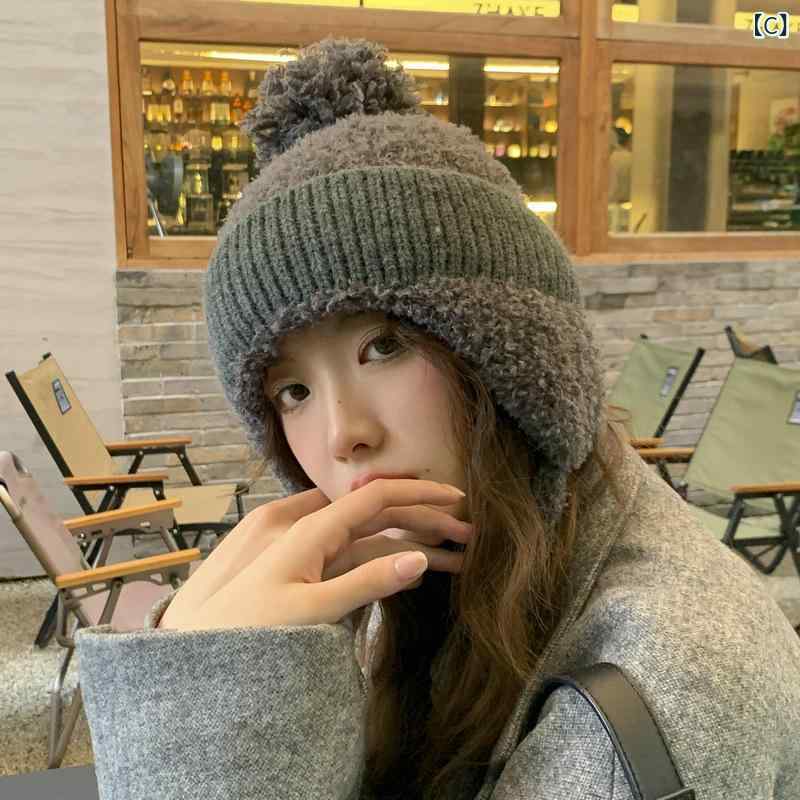 narukiのニット帽 レディース 韓国風 ファッション ファー ポンポン もこもこ 耳当て付き ストラップ付き 小顔効果 厚手 裏ボア ロシア帽 トラッパーハット 防寒 保温 ベージュ ブラック グレー 秋冬｜アングル3
