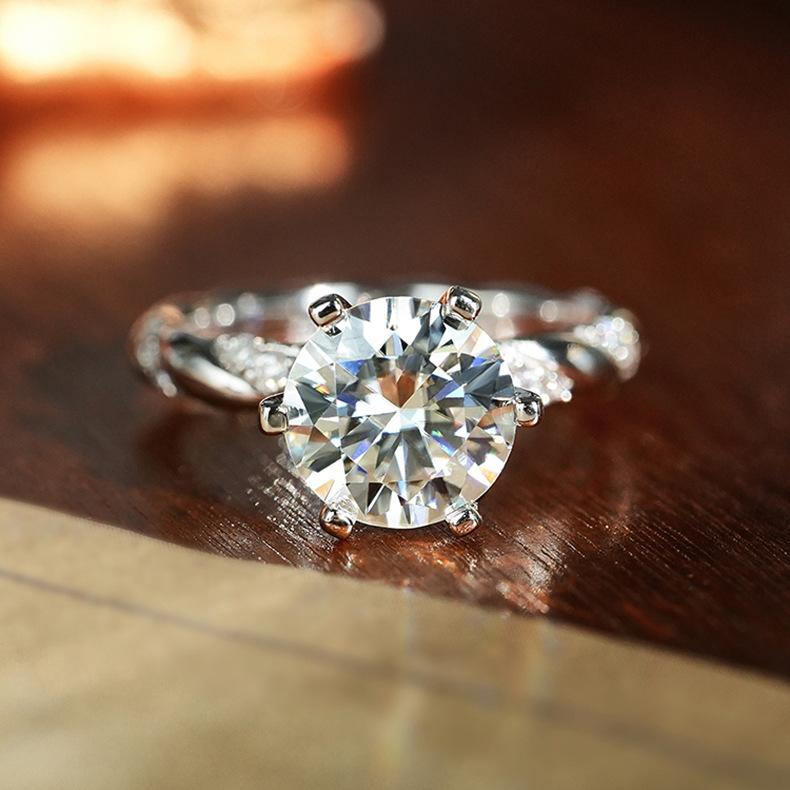 指輪 女性用 2カラット エイトアロー プラチナ950メッキ イミテーション モアサナイト 6本爪 シンプル 上品 オープンリング フリーサイズ 結婚指輪 普段使い パーティー 高見え ホワイトゴールドカラー 銅製 電気メッキ加工