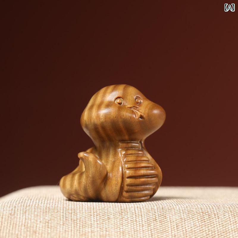 置物 木製 紫檀 かわいい ベビーヘビ 干支 巳 縁起物 開運 厄除け お守り ラッキーアイテム ストラップ キーホルダー 手持ち飾り インテリア雑貨 ギフト プレゼント 誕生日