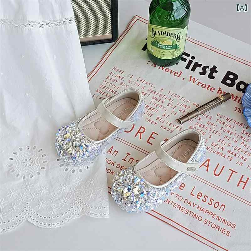 ・カラー展開: ベージュ、シルバーブルー・サイズ展開: 23、24、25、26、27、28、29、30・対象: 子供向け・アッパー素材: マイクロファイバー・性別: ユニセックス・ソール素材: ゴム・留め具: マジックテープ・スタイル: 韓国風