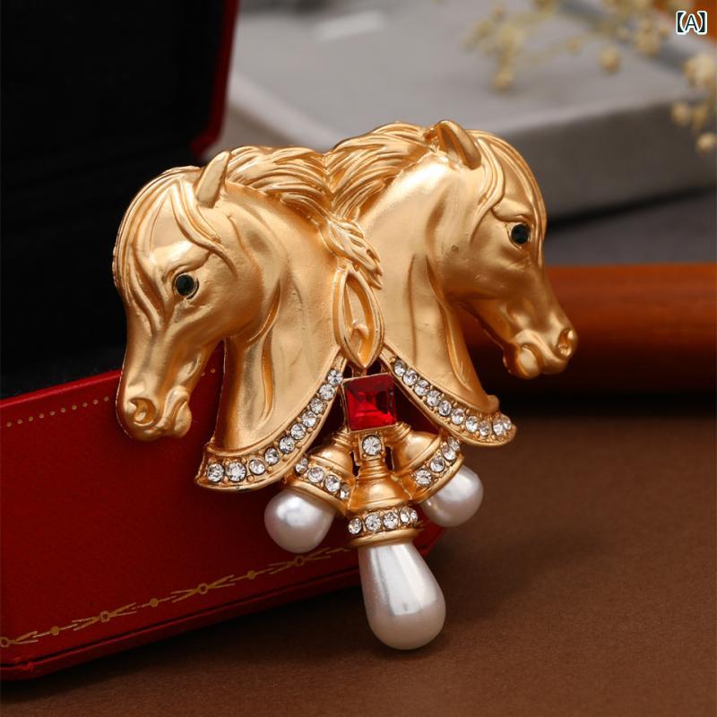 ブローチ レディース 女性用 双馬モチーフ マットゴールド パール ラインストーン 宮廷風 レトロ ヴィンテージ 上品 コート カーディガン ジャケット 留め具