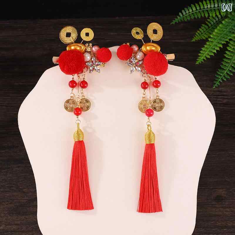 ヘアクリップ キッズ 新年 お正月 招福招財 赤 レッド ポンポン タッセル 元宝 銅銭 かわいい 布製 髪..