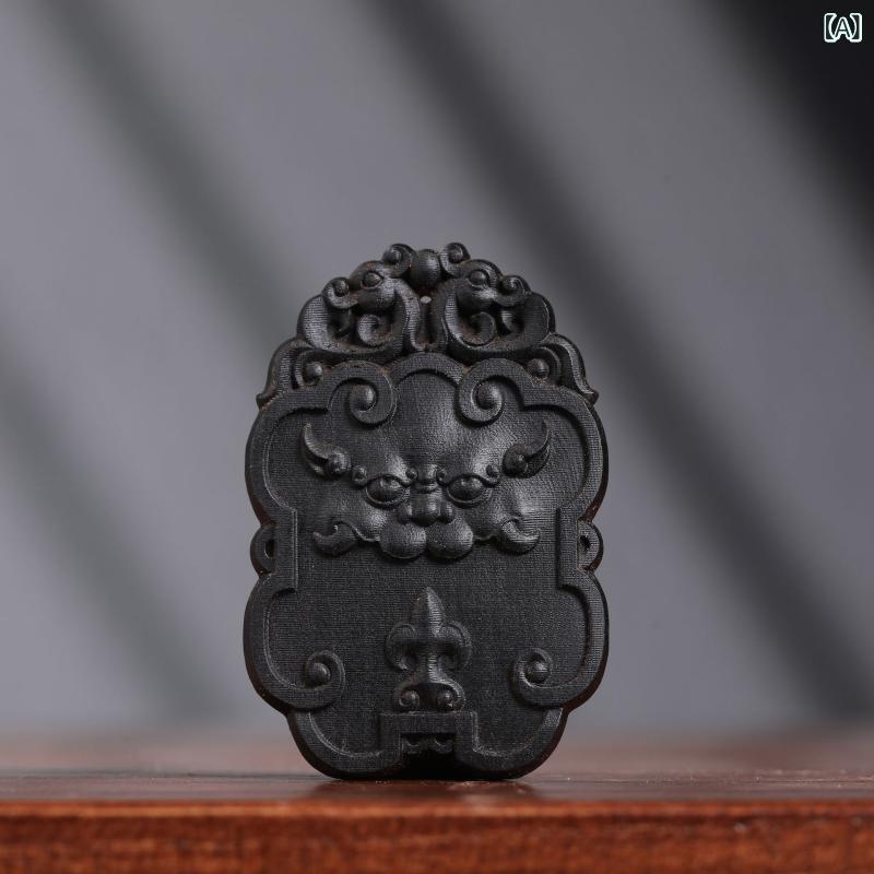 ペンダント 沈香木 貔貅 吉祥如意 両面 木彫り 彫刻 神獣 吊り飾り 車載 インテリア お守り 魔除け 木製 工芸品 エスニック アジアン 開運 縁起物 ギフト 贈り物 プレゼント