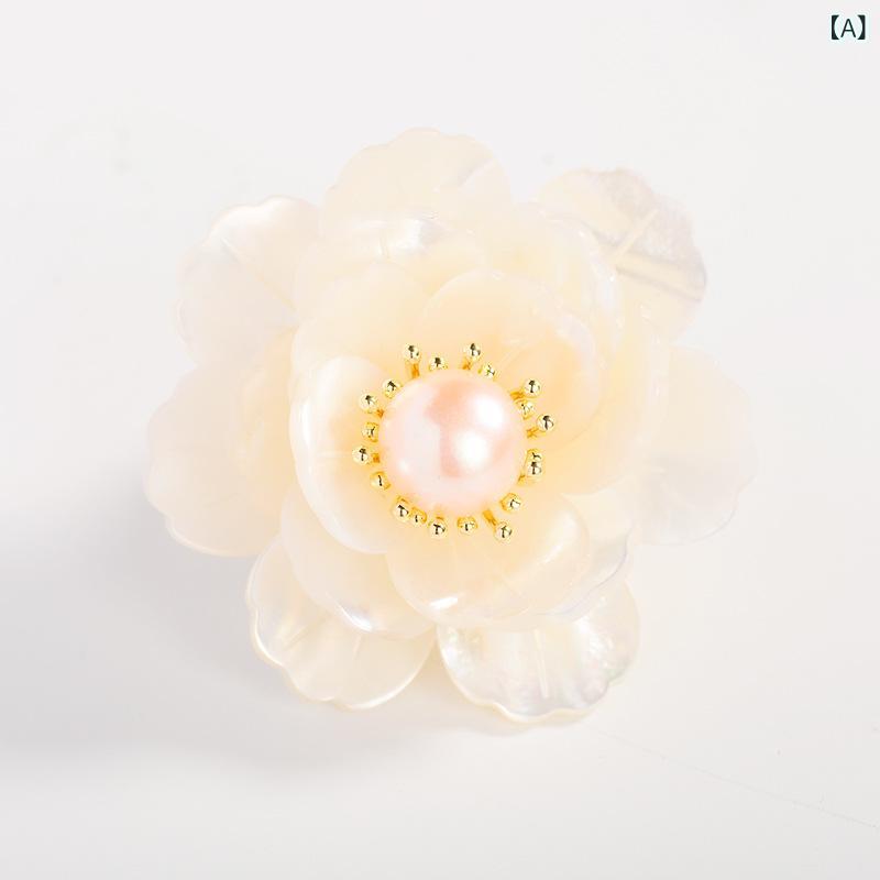 ブローチ レディース 高級感 豪華 エレガント 牡丹 フラワー 貝殻 シェル ジルコニア シェルパール コサージュ フォーマル パーティー 結婚式 オフィス 入学式 卒業式 アクセサリー おしゃれ 個性的
