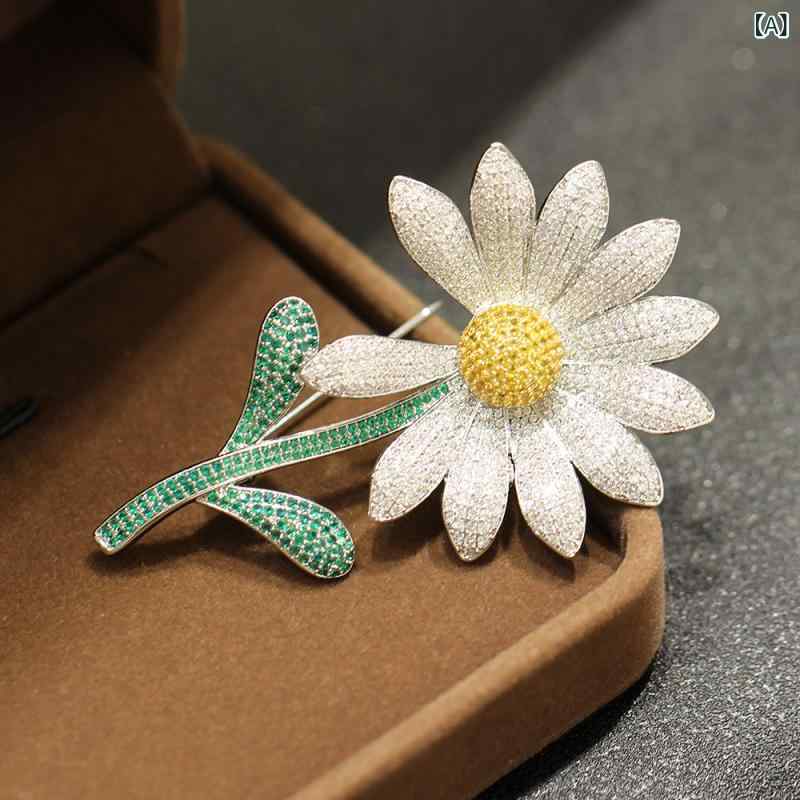 ブローチ 男女兼用 ストーン輝く ライトラグジュアリー 高級感 エレガント ヒマワリ 花 フラワーモチーフ シルバー 銅製 受験生 合格祈願 お守り ギフト プレゼント