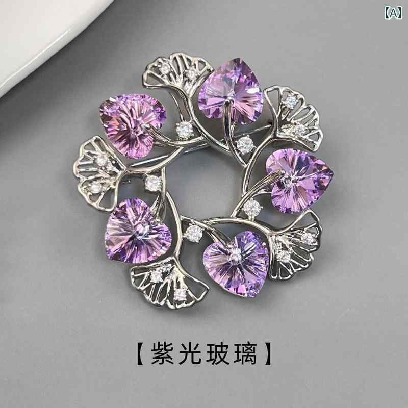 ブローチ レディース 女性用 イチョウの葉 リーフ クリスタル ハート フラワーリース 上品 エレガント ..