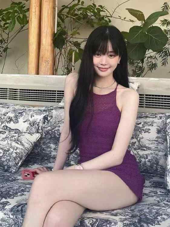 ・カテゴリ: 连体泳衣・スタイル: ワンピース水着、セクシー、タイト、バックレス、高弾性、高耐久・性別: 女性用・対象年齢: 成人・柄: 無地・胸パッド・ワイヤー: 胸パッドあり、ワイヤーなし・素材: ポリエステル（含有率81%-90%）・裏地素材: ポリエステル（含有率88%）・カラー展開: パープル・サイズ展開: M、L、XL・袖丈: ノースリーブ