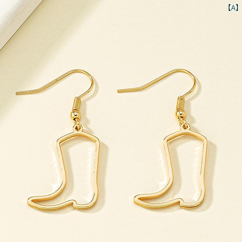 耳飾り レディース 欧米風 ブーツモチーフ 透かし彫り イヤーカフ 個性的 オフィススタイル 通勤 カジュアル ファッション 合金製 電気メッキ ゴールドカラー イヤリング 耳元アクセサリー 秋冬(x2)