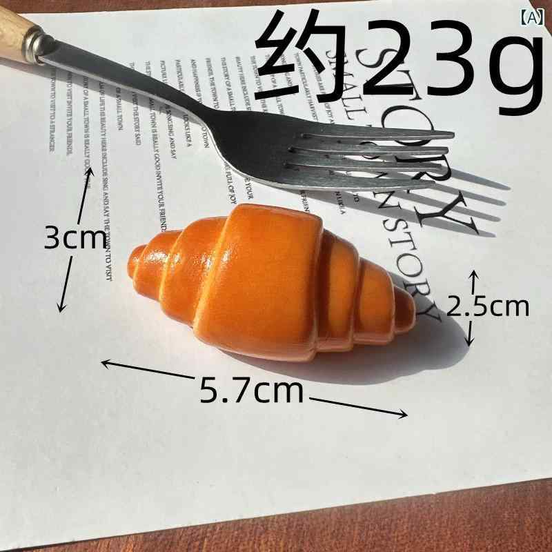 キーホルダー PVC製 パンモチーフ 食品サンプル プレッツェル クロワッサン ベーグル バゲット ミニチュア リアル かわいい 立体 表情付き バッグチャーム キーリング 小物 雑貨 プレゼント ギフト 普段使い(x2)