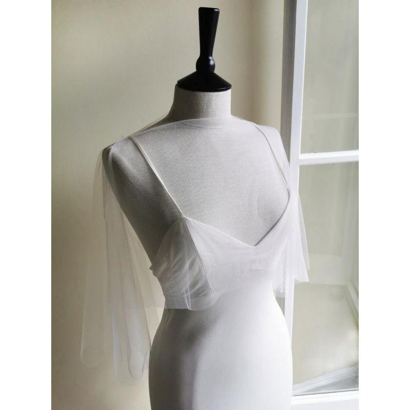 2個セット・性別: ユニセックス・素材: メッシュ・カラー展開: ブラック、ホワイト、アイボリー・スタイル: 欧米ストリート・サイズ: フリーサイズ・織り方: ツイル・柄: 無地・機能: 遮光・加工: 絞り染め・デザイン要素: ロールエッジ・タイプ: プルオーバーポンチョ