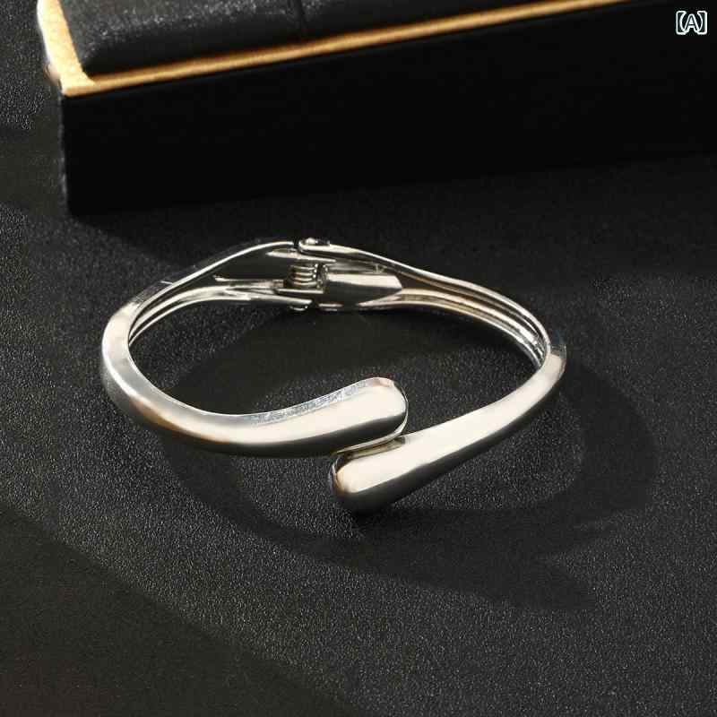 ブレスレット 指輪 レディース 女性用 高級感溢れる光沢 合金製 電気メッキ加工 オーバル型 シンプル 上品 ライトラグジュアリー 個性派 クール モダン SNS映え 2点セット シルバー ゴールド