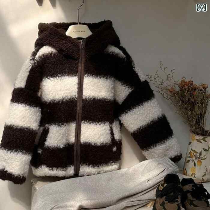 ・性別: 女性・対象年齢: 中小童(3〜8歳、100〜140cm)・ネックライン: クルーネック・スタイル: 韓国風・柄: ストライプ・厚さ: 厚手・生地加工: 柔らか加工・フード: フード付き・デザイン要素: スポーツ、ストライプ、可愛い、カーディガン、プリンセス、トレンド・袖丈: 長袖・安全等級: B類・糸処理: 全て処理済み・生地名: 混紡・裏地素材: ポリエステル・留め具: ジッパー・裏地素材混紡率: 90%・主な生地素材: ポリエステル・デザイン: ウエストベルトなし・主な生地素材混紡率: 90%・カラー: コーヒーブラウン・適応身長: 110cm、120cm、130cm、140cm、150cm・着丈: ショート丈・裏地タイプ: フリース裏地・カテゴリ: キッズアウター、ジャケット、コート