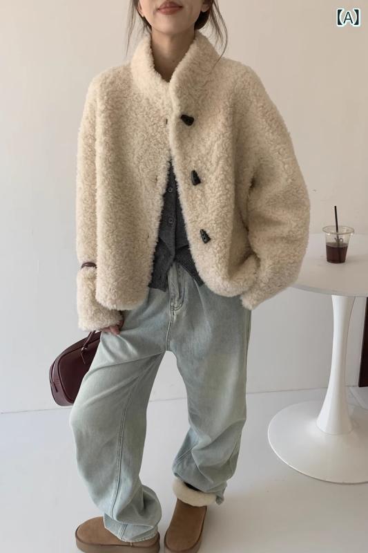 ムートンコート レディース 韓国ファッション ボア ショート丈 秋冬 スタンドカラー ダッフルボタン アウター 暖かい 防寒 上品 きれいめ ラムウール調 ゆったり オフホワイト アイボリー 通勤 カジュアル(4.0)