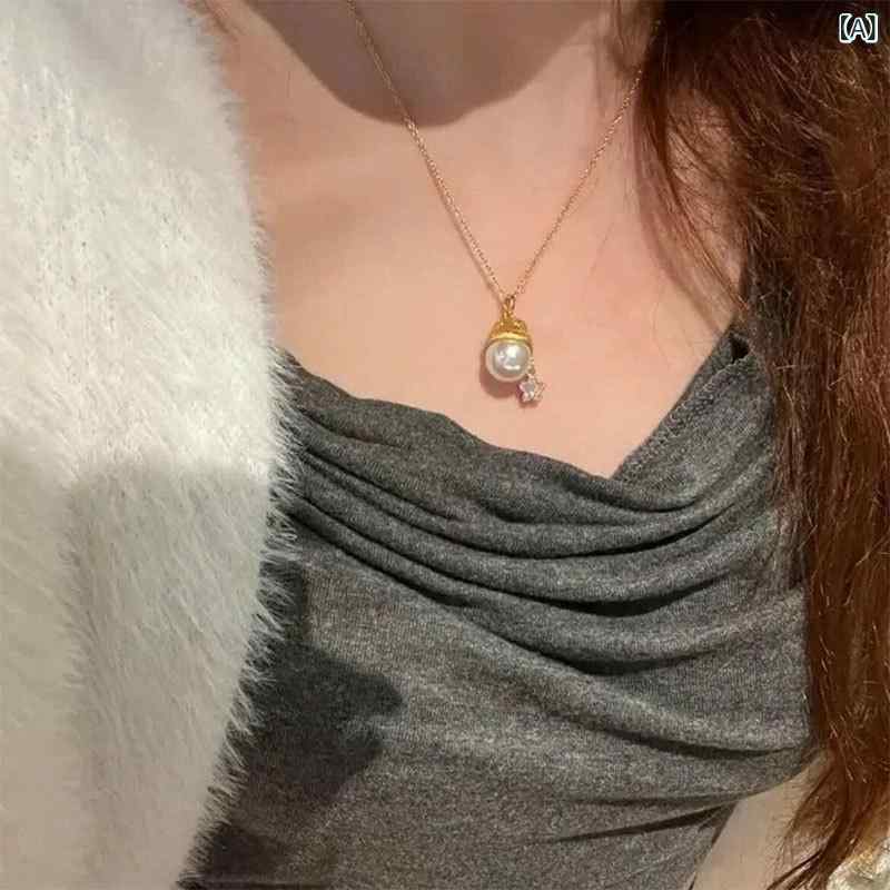 White - ネックレス 女性用 クリスマス ハット ジルコニア 人造パール 鎖骨チェーン 軽量 電気メッキ加工 星型 垂れ飾り 個性派 秋冬 カジュアル アクセサリー 華奢 デコルテ ショートチェーン 星モチーフ パーティー ファッション