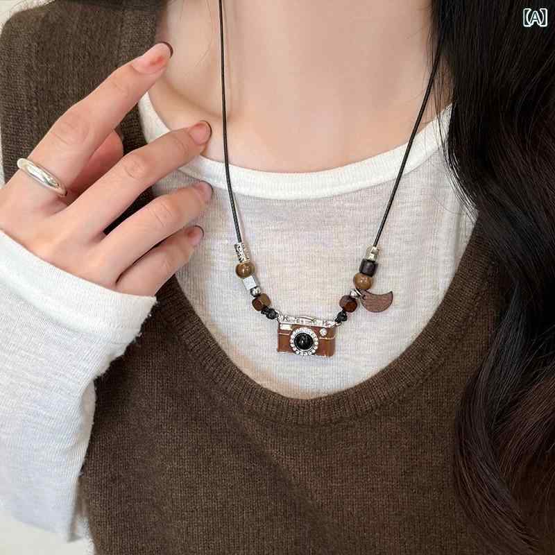 ネックレス 女性用 かわいい 月牙 カメラ デザイン 鎖骨チェーン 復古風 個性派 アクセサリー 合金製 電気メッキ加工 軽量 41cm-50cm 春季 トレンド 普段使い ユニセックス