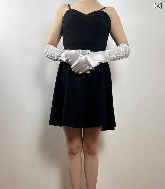 ・カテゴリ: 手袋・スタイル: ロリータ、レトロ・タイプ: 指抜き手袋・主な素材: ポリエステル・カラー展開: ホワイト、ブラック、シャンパン、ピンク、ローズピンク、ゴールド、シルバー、レッド、パープル、イエロー、宝ブルー、ライトパープル・柄: ジオメトリック