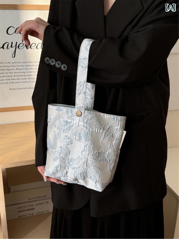 バケットバッグ 男女兼用 ハンドバッグ 布製 立体花柄 かわいい 日常使い 散歩用 小型 収納 ポリエステル 花柄 花朵 清新 甘め シワ加工 ブルー 冬 秋冬