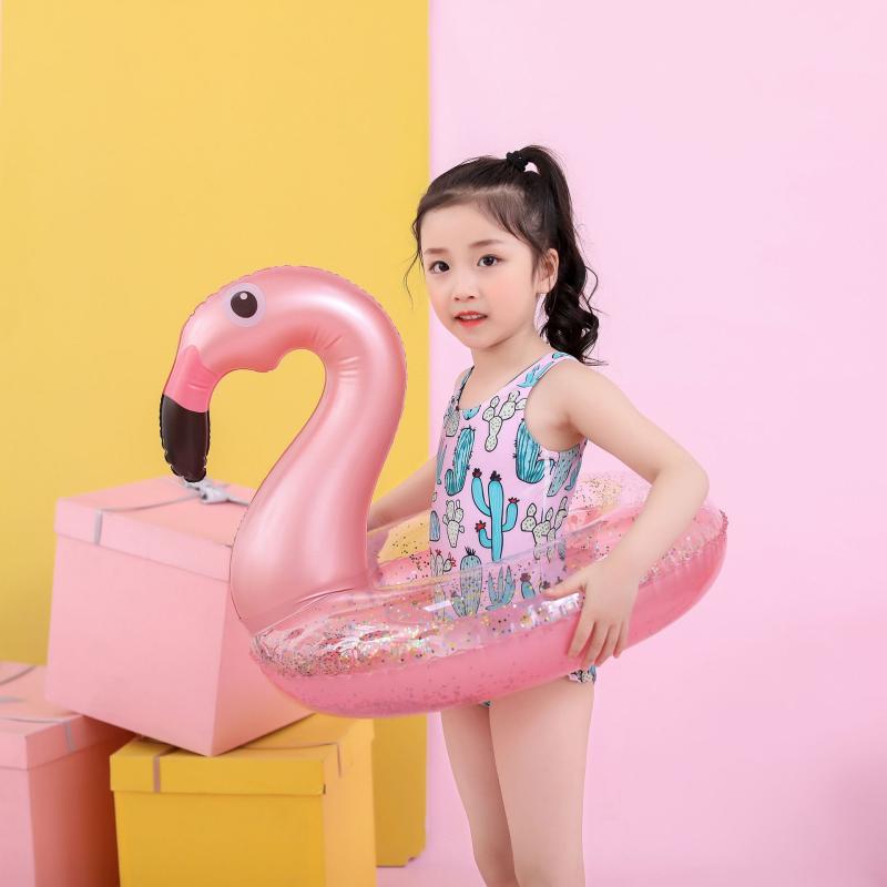 ・カテゴリ: 浮き輪・対象: 子ども・素材: PVC・素材の厚さ: 0.25mm・柄: プリント、スパンコール・デザイン展開: プリンセス、ユニコーン、クジャク、フラミンゴ・推奨サイズ: 70サイズ・使用用途: 水遊び、プール、海水浴