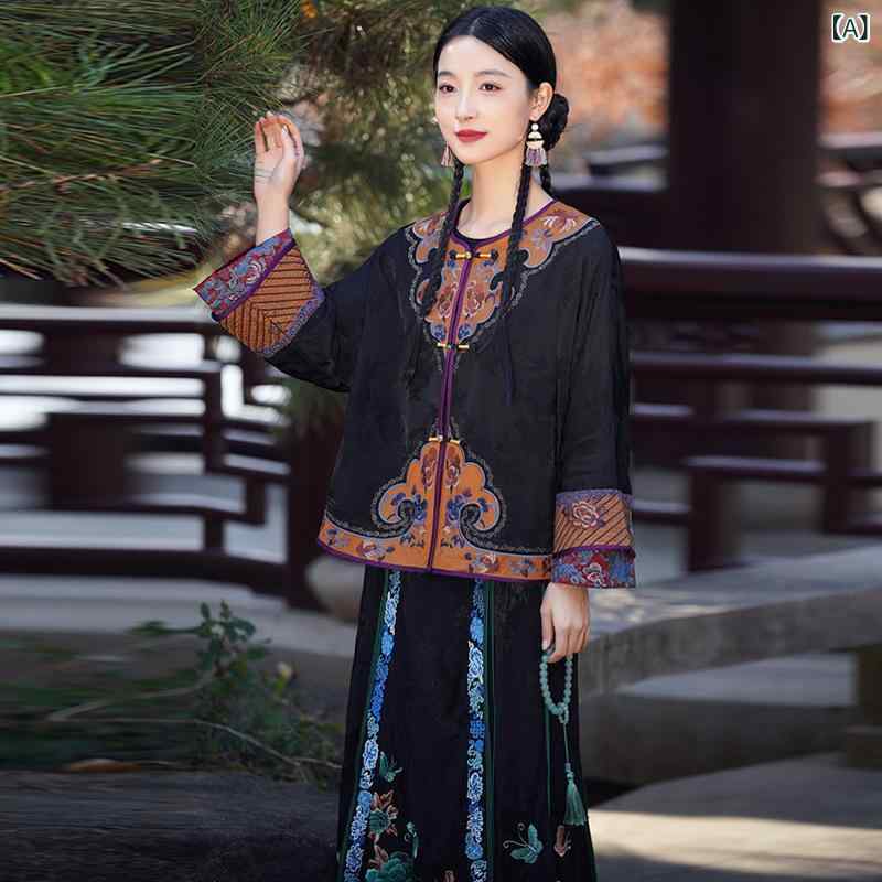 ・カテゴリ: アウター・主な素材: ライセル・主な素材含有率: 90-95%・柄: 植物の花柄・フィット: ゆったり・厚み: 中厚・着丈: 短め・袖丈: 七分袖・袖型: ラグラン袖・ネックライン: ラウンドネック・装飾: 刺繍、盤扣・加工: 刺繍・カラー展開: ブラック、グリーン・サイズ展開: L、XL・スタイル: 文芸レトロ、エスニック・フロント: シングルボタン・対象年齢: 成人・対象性別: 女性
