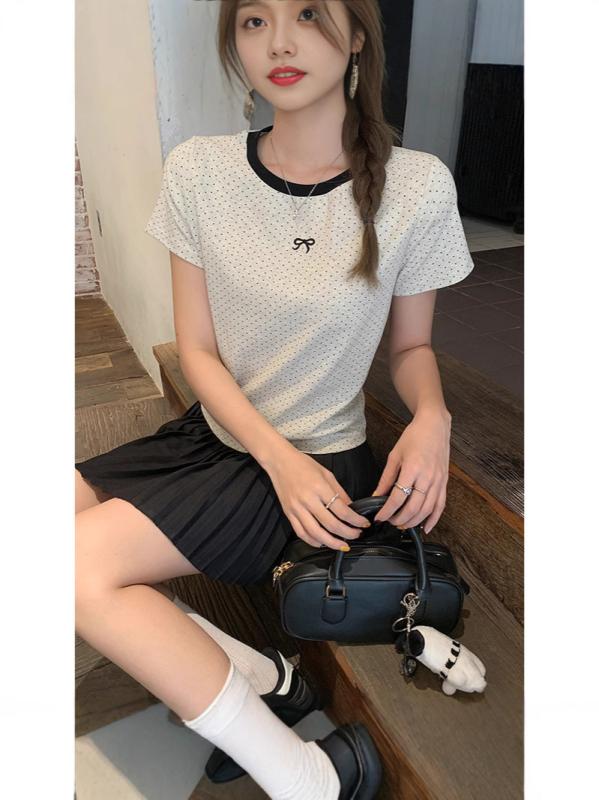 ・カテゴリ: Tシャツ・スタイル: カジュアル・主な素材: 綿80-90%、ポリエステル10-20%・柄: 波点プリント、蝶結刺繍・袖丈: 半袖・ネックライン: クルーネック・袖型: セットイン・シルエット: スリム・着丈: 普通(50-65cm)・サイズ展開: S、M、L、XL