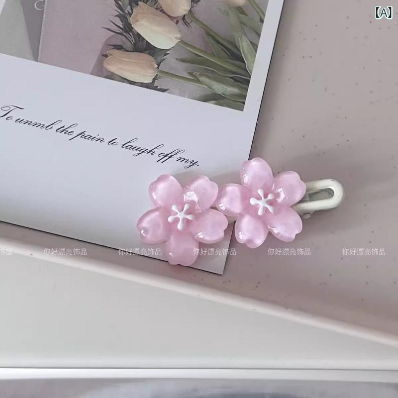 ヘアクリップ 女性用 かわいい 果凍色 桜花 サイドクリップ 劉海クリップ デコレーションピース 花柄 ピンク ブルー グリーン パープル 樹脂製 手作り 鴨嘴夹 春夏 度假風 清新 甘美 女性ヘアアクセサリー