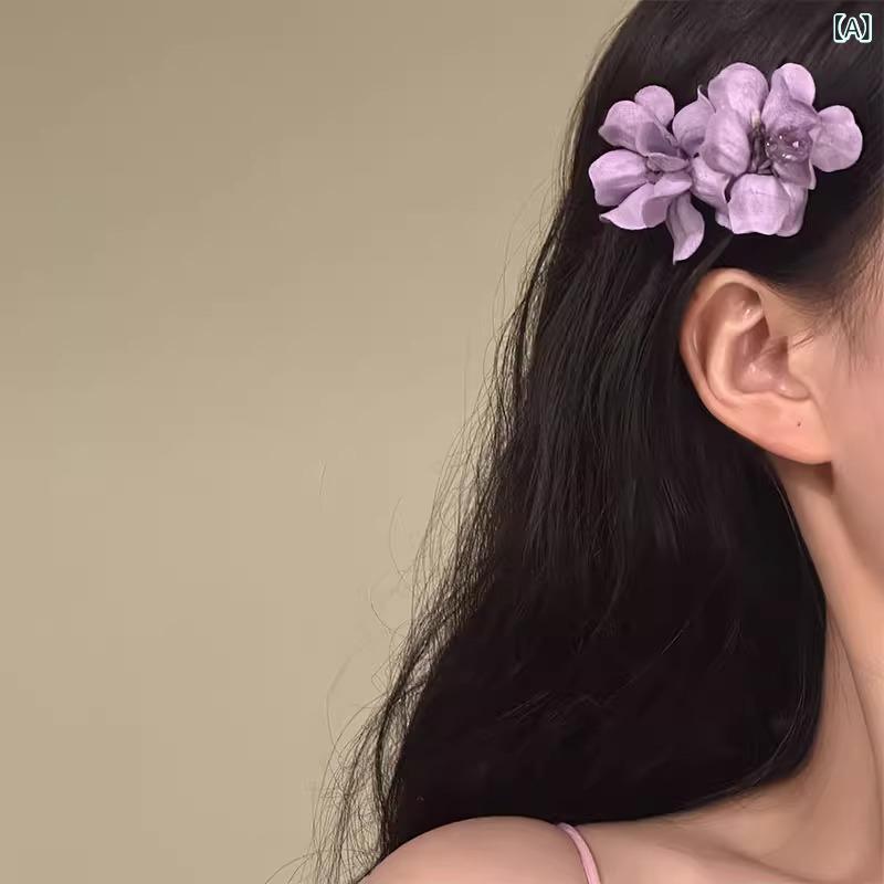 ・カテゴリ: ヘアアクセサリー・スタイル: スイート・主な素材: 布・タイプ: サイドクリップ、劉海クリップ・製作方法: ・分類: 鴨嘴クリップ・モチーフ: 花・カラー展開: 紫、ピンク、藕粉、青、深紫、緑・対象: 女性