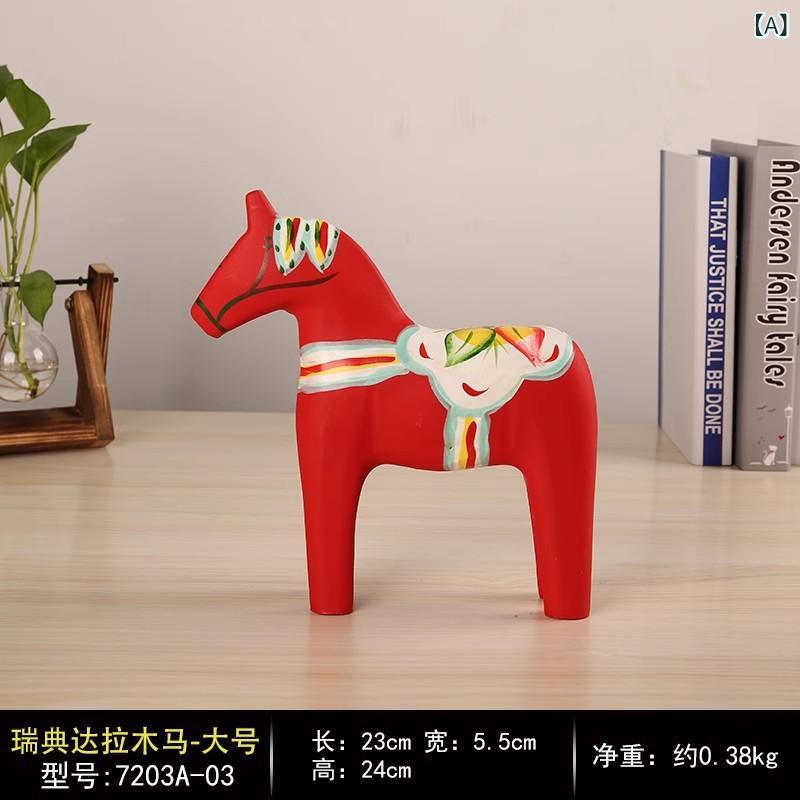 Rakuten - 木馬 置物 木製 手描き スウェーデン 伝統 彩画 赤 赤色 大型 青 緑 動物 インテリア 工芸品 結婚式 飾り ペア