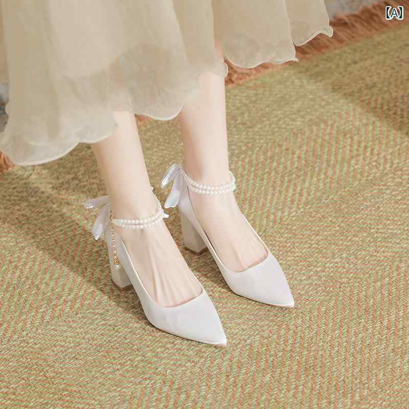 ・カテゴリ: ハイヒール・スタイル: プリンセス・トゥ形状: ポインテッドトゥ・主な素材: サテン・ヒール高: 5cm、7.5cm・柄: 無地・カラー展開: ホワイト・サイズ展開: 31、32、33、34、35、36、37、38、39、40、41、42、43、44・ソール素材: ゴム・ライニング素材: マイクロファイバー・アンクル高: ロータイプ・ヒール形状: チャンキーヒール・ソール製法: 接着・インソール素材: PU・タイプ: パンプス・対象: 女性用・対象シーン: パーティー・クロージャー: スリップオン・対象年齢: 成人