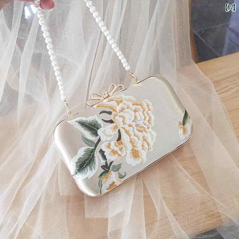 手提包 女性用 チャイナ風 クラッチバッグ 刺繍 牡丹柄 旗袍 デザイン 宴会用 小方形 シルク ハンドル ショルダーストラップ 珍珠 装飾 硬め 箱型 ロック 開閉 花柄 植物 モチーフ 金カラー 春季 華やか フォーマル