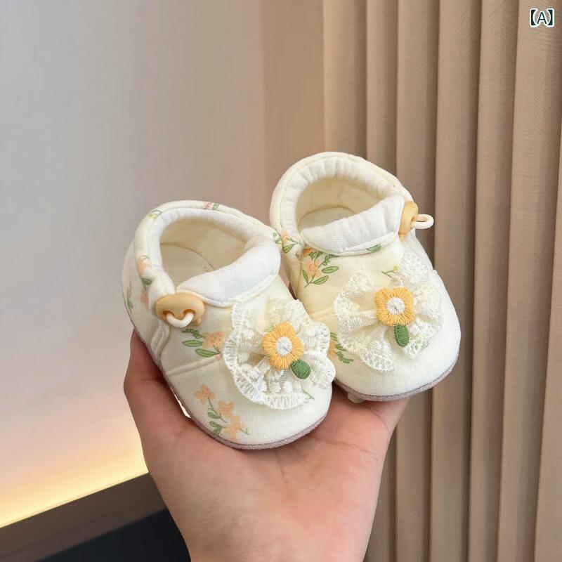 ベビー 女の子 歩行前靴 春秋 柔らか底 赤ちゃん 靴 防滑 綿素材 花柄 レース 雛菊柄 かわいい ドローストリング 切り替え 粒底 軽量 通気性 室内履き 普段使い 柔軟 足守り ピンク系 アイボリー 植物プリント