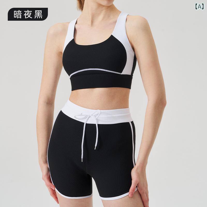 ・カテゴリ: セットアップ・機能: 吸湿速乾・性別: 女性・柄: 無地・主な素材: ナイロン75%、スパンデックス25%・裏地: ナイロン75%、スパンデックス25%・カラー展開: ダークブラック、カーキ、ダークグリーン、カメリアピンク・サイズ展開: S、M、L、XL・袖丈: ノースリーブ・着用方法: プルオーバー・セット内容: 上下2点セット・ボトムス丈: 3分丈・着丈: 胸元・フィット: レギュラー・対象: 若年女性