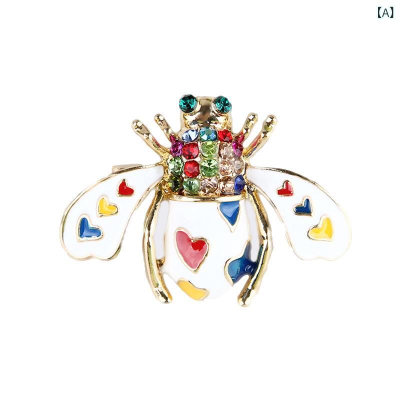 ・素材: 合金・対象: レディース・デザイン: 昆虫・加工: 電気メッキ・カラー展開: ホワイト、ブラック・機能: 装飾・スタイル: カントリー風・スタイル分類: フレッシュスイート・種類: ブローチ・デザイン要素分類: 動物