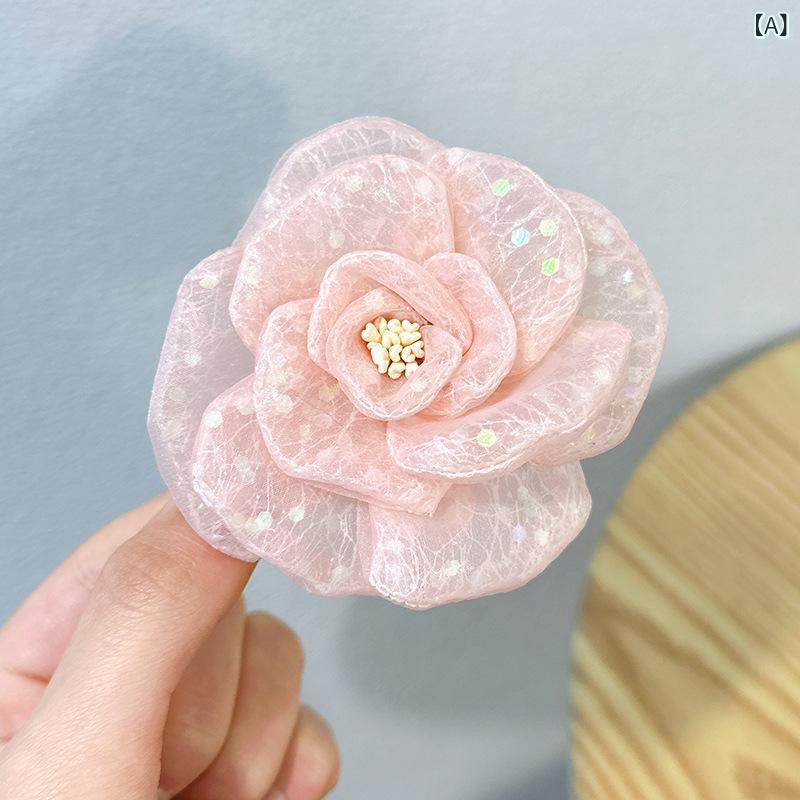 ・カテゴリ: ヘアアクセサリー・対象: 子供・素材: 布・スタイル: 花モチーフクリップ・種類: ダックビルクリップ・加工: 手作業・テイスト: 韓国・スタイル分類: フレッシュ、スウィート・モチーフ: バラ・柄分類: 花柄・カラー展開: ピンク、イエロー、ブルー、ローズレッド、パープル、グリーン
