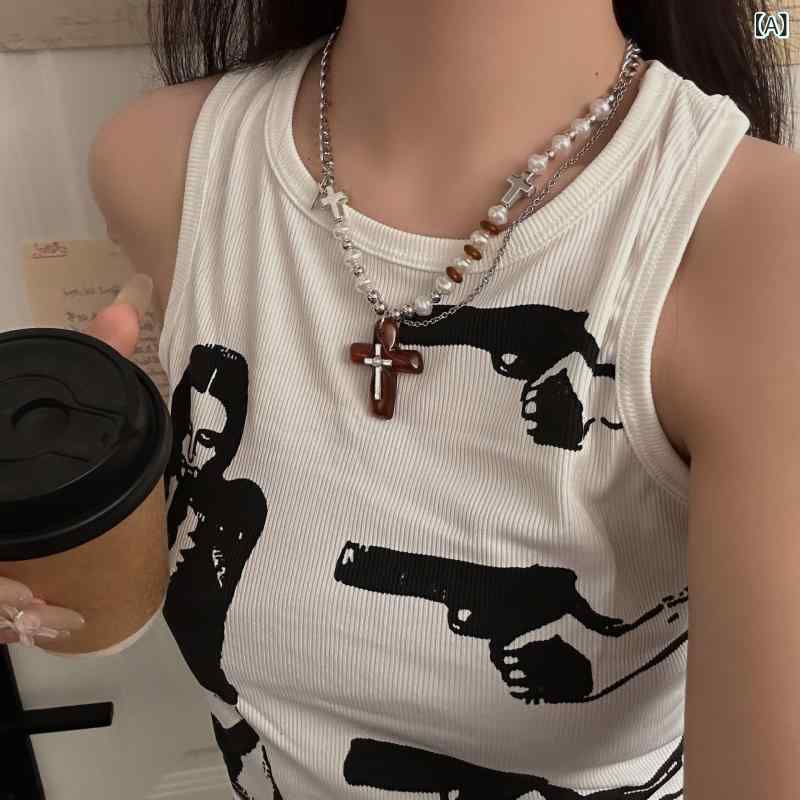 チョーカー 女性用 短め ネックレス 赤 十字架 吊り下げ デザイン 珍珠 ビーズ 加工 合金 電気メッキ加工 個性派 冷淡風 ゴールド ゴールド加工 41cm 50cm 軽量 2025 夏 赤色 赤系 人気 アクセサリー レイヤード レイヤード可能 ゴ