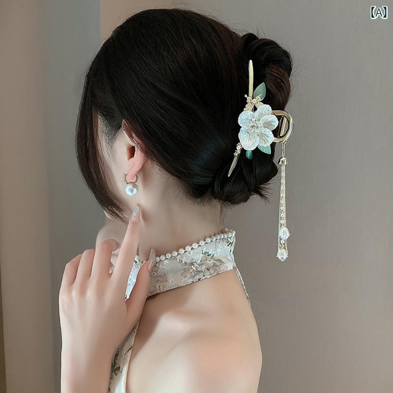 ・カテゴリ: ヘアアクセサリー・種類: バンスクリップ・対象: レディース・素材: 合金・加工: ハンドメイド・スタイル: ナチュラル、フェミニン・: 花、タッセル、蝶