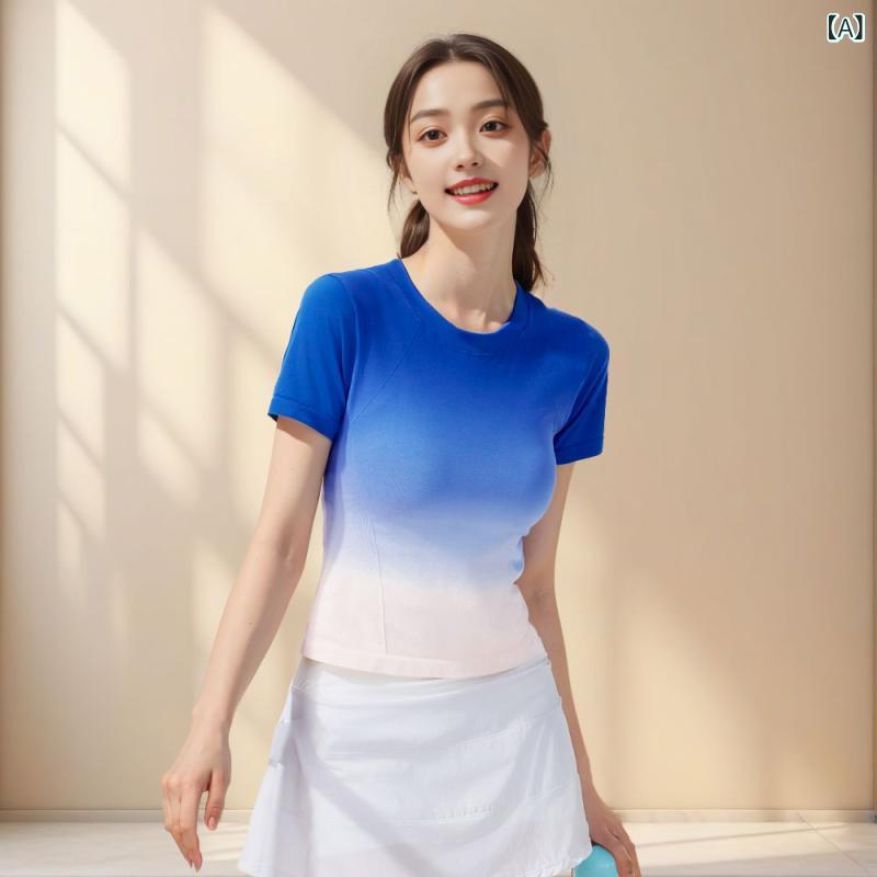 ・カテゴリ: Tシャツ・機能: 吸湿速乾・性別: 女性・主な素材: ナイロン92%、スパンデックス8%・カラー展開: スカイブルーグラデーション、紺色グラデーション、ブラックグラデーション、グリーングラデーション、ピンクグラデーション、ライトパープルグラデーション、パープルイエローグラデーション・サイズ展開: S、M、L、XL・推奨シーン: ランニング、フィットネス、ボディメイク・袖丈: 半袖・着用方法: プルオーバー・アイテム: トップス・着丈: ヒップ丈・フィット: レギュラー