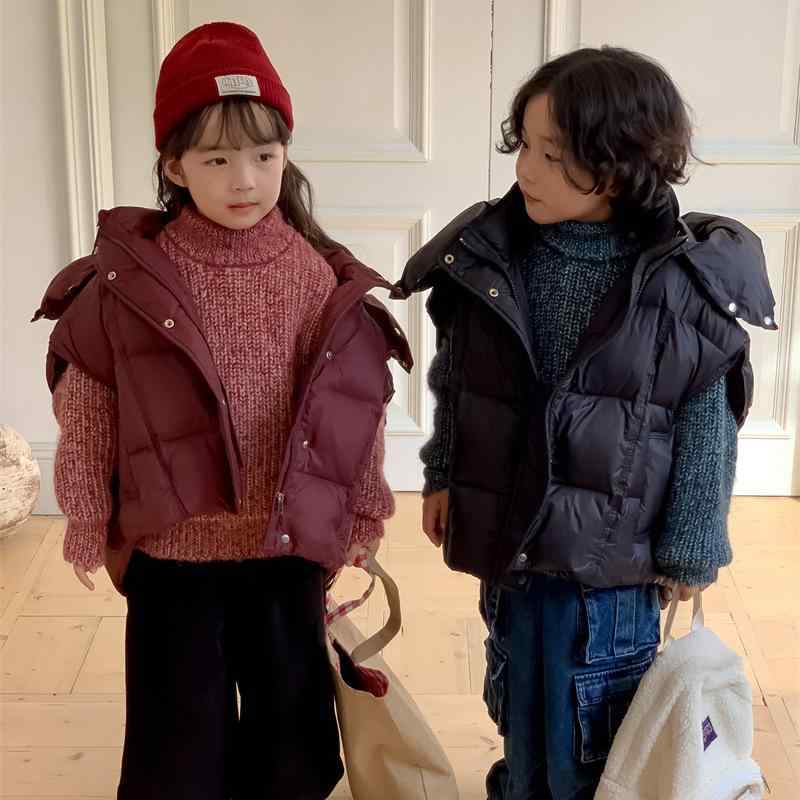 ・カテゴリ: 子供用ダウンベスト・対象: 男女共用・対象年齢: 3〜8歳・サイズ展開: 90cm、100cm、110cm、120cm、130cm、140cm、150cm・スタイル: 韓版・充填材: 白鸭绒・表地: 綿95%・裏地: 綿95%・袖丈: 長袖・着丈: 短め・シルエット: ゆったり・フード: 着脱式・厚み: 厚手・開閉: ジッパー・カラー展開: ブラック、煉瓦赤、グリーン・生地加工: 柔軟処理