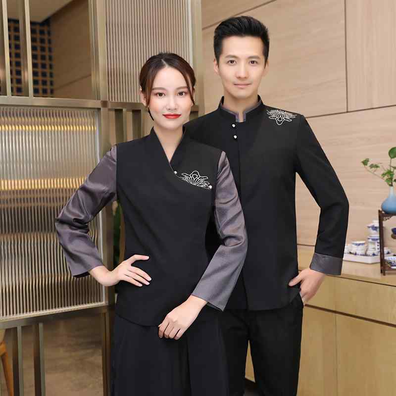 ・カテゴリ: 服装・用途: ホテルウェア・対象: ユニセックス・機能: 防寒・トップスの種類: 上着・ボトムスの長さ: 長ズボン・主な素材: 綿、アセテート繊維・袖の形状: パフスリーブ・袖丈: 長袖・ネックライン: ウェーブカラー・カラー展開: メンズブラック×レッドスリーブ、レディースブラック×レッドスリーブ、メンズブラック×グレースリーブ、レディースブラック×グレースリーブ・サイズ展開: M、L、XL、XXL、XXXL、4XL