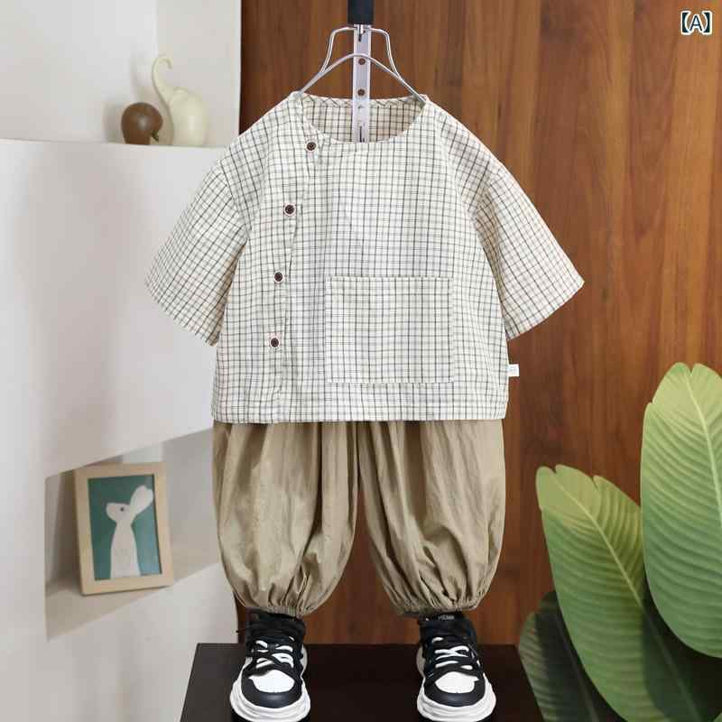 ・カテゴリ: 子供服セット・性別: メンズ・スタイル: ワークスタイル・セット内容: トップス、ボトムス（2点セット）・対象年齢: 3〜8歳（身長100〜140cm）・袖丈: 半袖・ボトムス丈: 5分丈・ミディアムパンツ・厚さ: 薄手・柄: ストライプ、チェック、キャラクター、アルファベット・主な素材: 綿（85%）・安全基準: B類・留め具の種類: シングルブレスト・カラー展開: 画像通り・サイズ展開: 90cm、100cm、110cm、120cm、130cm、140cm、150cm