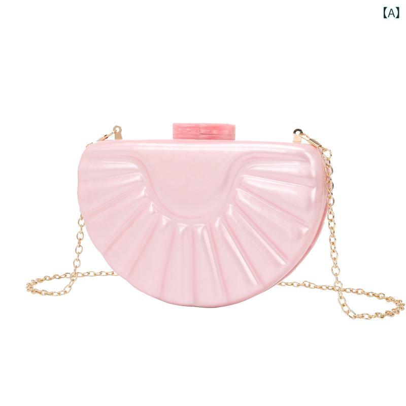 ・カテゴリ: イブニングバッグ・スタイル: スイート・主な素材: アクリル・流行要素: プリーツ、チェーン・裏地: ポリエステル・形状: 貝殻型・開閉: ロック・内部構造: スマホポケット、カードポケット・硬さ: 硬め・カラー展開: 貝殻粉、貝殻ローズ、珠光白、珠光粉、珠光金、珠光オレンジ、珠光ブルー、珠光アプリコット・シーン: 普段使い