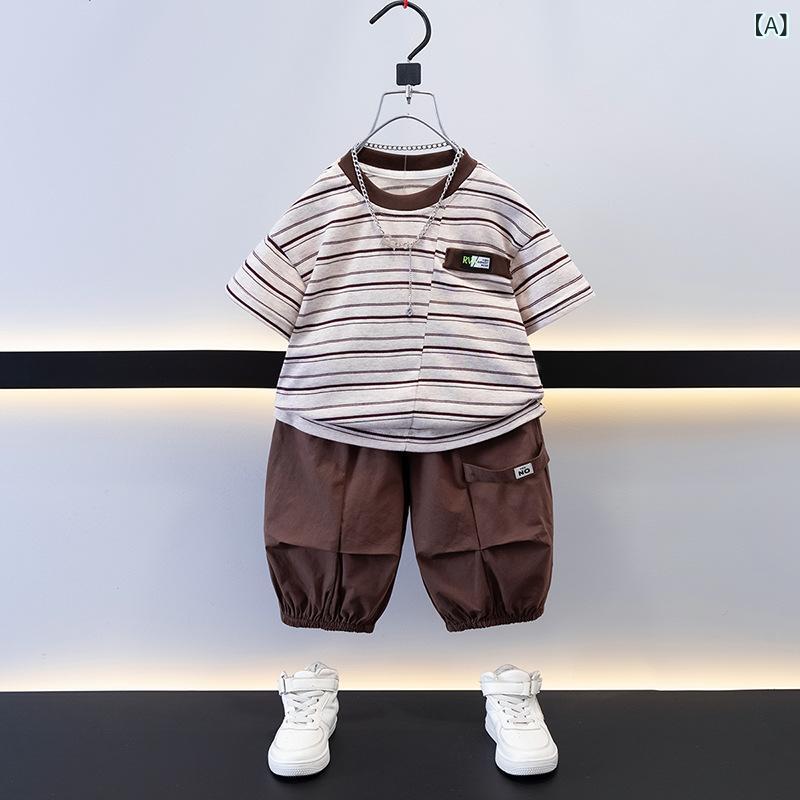 ・カテゴリ: 子供用セットアップ・対象性別: 男の子・スタイル: 韓国風・セット内容: 2点セット（トップス、パンツ）・対象年齢: 3～8歳（身長100～140cm）・袖丈: 半袖・パンツ丈: 5分丈（ハーフパンツ）・生地加工: 柔軟加工、酵素洗い・柄: 無地・主な素材: 綿 95%・安全基準: B類・着用タイプ: プルオーバー・カラー展開: ワインレッド・サイズ展開: 90cm、100cm、110cm、120cm、130cm、140cm、150cm