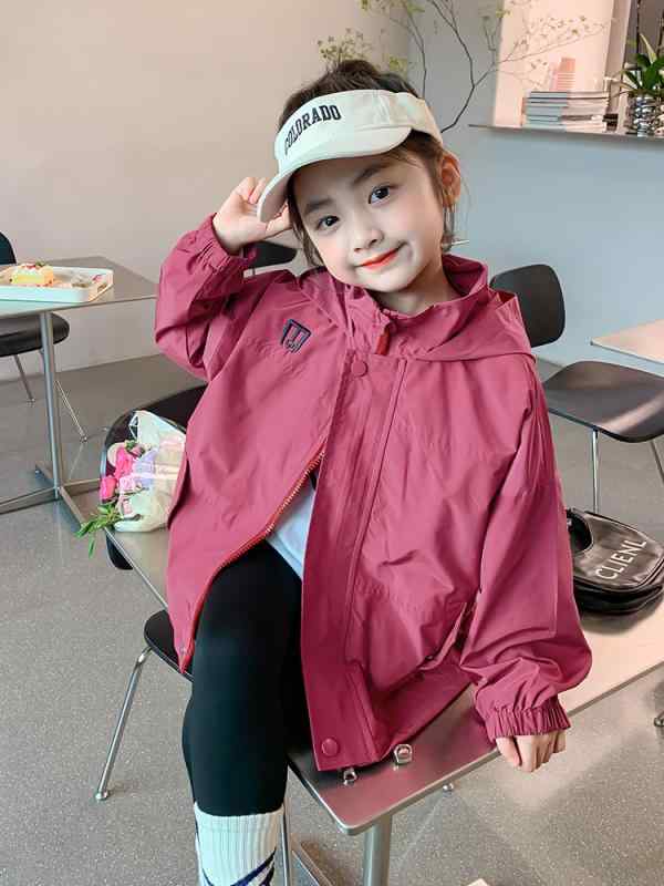 乐天商城 - 女児 ジャケット 女の子 キッズ レディース 子供 秋 秋冬 春秋 連帽 フード付き 長袖 立襟 短丈 短め 玫紅 ピンク系 玫紅色 運動 かわいい プリンセス 韓版 ポリエステル 柔らかい 柔軟 ジッパー プルオーバー 通学 普段使い 秋服 秋装 女童