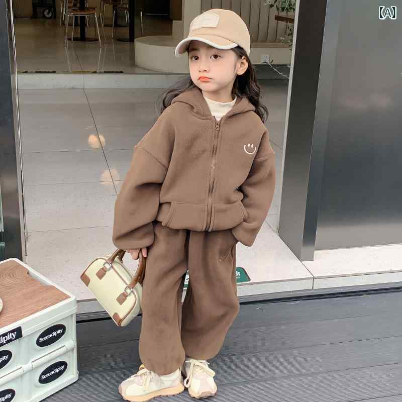 ・カテゴリ: 子供パンツセット・対象: 女の子・スタイル: 韓国・セット数: 2点セット・対象年齢: 3〜8歳・袖丈: 長袖・パンツ丈: ロング・主な素材: ポリエステル・厚み: 加厚・柄: 無地・着用方法: プルオーバー・カラー展開: ブラウン、紫・サイズ展開: 100、110、120、130、140、150