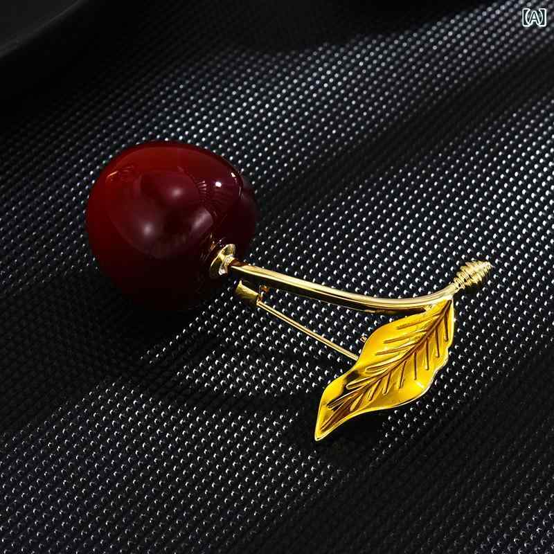ブローチ 女性用 桜桃 フルーツモチーフ 金色 葉っぱ デザイン 電気メッキ加工 清新 かわいい 甘め スタイル スイート ファッション アクセサリー シャツ 装飾 普段使い