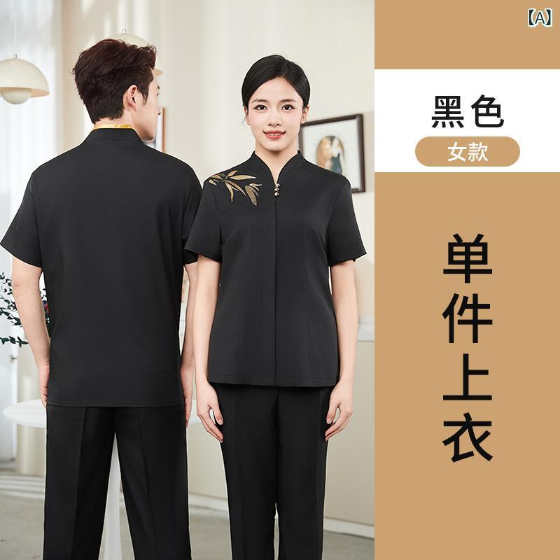 ・カテゴリ: 服装・用途: ホテルユニフォーム・対象性別: 男女兼用・機能: 吸湿速乾・パンツ丈: 長ズボン・主な素材: ポリエステル・カラー展開: 女性用ブラック、男性用ブラック、女性用レッド、男性用レッド・サイズ展開: L、XL、XXL、XXXL、4XL・上下衣類区分: トップス・袖型: レギュラースリーブ・袖丈: 半袖・ネックライン: スタンドカラー・着丈: 標準（約50cm～65cm）