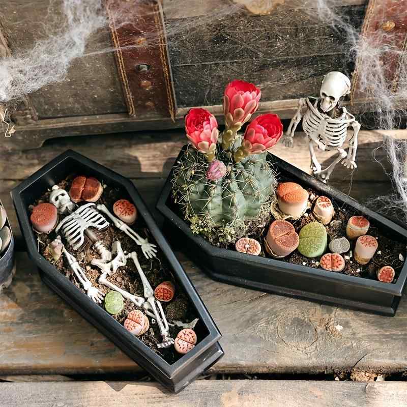 ・カテゴリ: 樹脂工芸品・スタイル: アメリカン・形状: 幾何学・カラー展開: ブラック（大）、ブラック（小）・主な素材: 樹脂、プラスチック・適用行事: ハロウィン