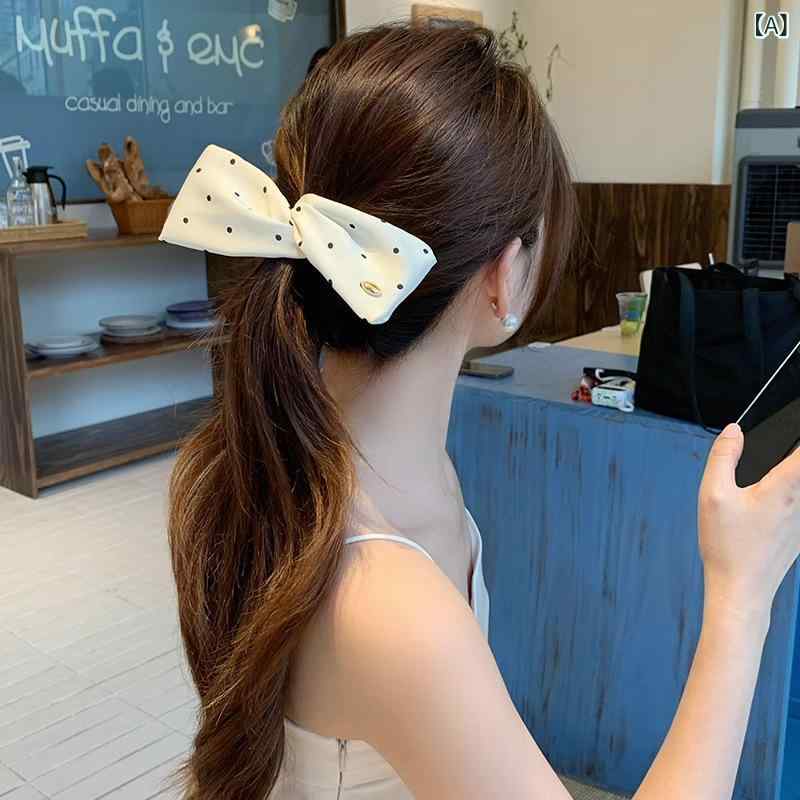 ・カテゴリ: ヘアアクセサリー・スタイル: キュート・素材: 布地・柄: ポルカドット・タイプ: ポニークリップ・カラー展開: ベージュ、ブラック、ソフトベージュ、シックブラック・対象: 女性用