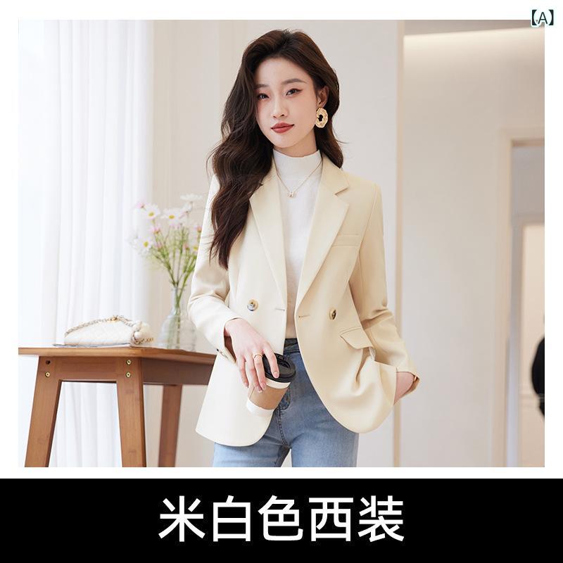 ・カテゴリ: 小西装（テーラードジャケット）・柄: 無地・シルエット: レギュラーフィット・ネックライン: テーラードカラー・袖丈: 長袖・袖の種類: レギュラースリーブ・主な素材: ポリエステル、ポリウレタン・カラー展開: アイボリー、ブラック、ブラウン・サイズ展開: S、M、L、XL、XXL、XXXL・スタイル: 通勤、オフィスカジュアル・前立て: ダブルブレスト・対象性別: 女性