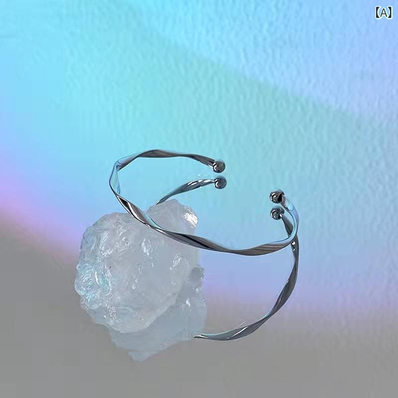 ・カテゴリ: ハンドアクセサリー・スタイル: シンプル・素材: 合金・加工方法: 電気メッキ・種類: バングル、ブレスレット・対象: 男女兼用・形状: 幾何学模様・贈答用途: 記念品、ビジネスギフト、販促品・カラー: ウェーブパターン・要素: メタル、幾何学